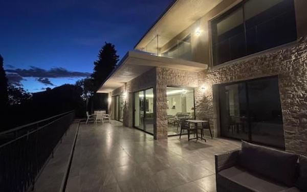 Maison à vendre    7 pièces • 372 m2 Mougins