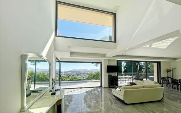 Maison à vendre    7 pièces • 372 m2 Mougins