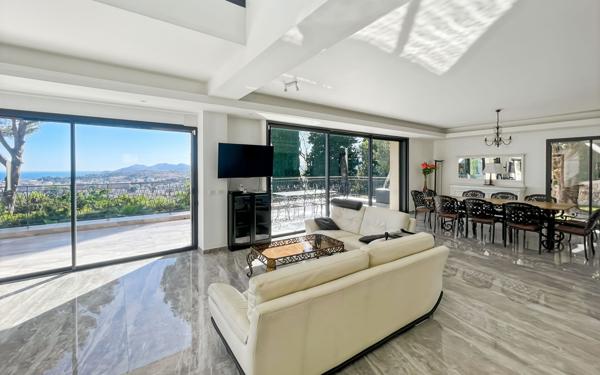 Maison à vendre    7 pièces • 372 m2 Mougins