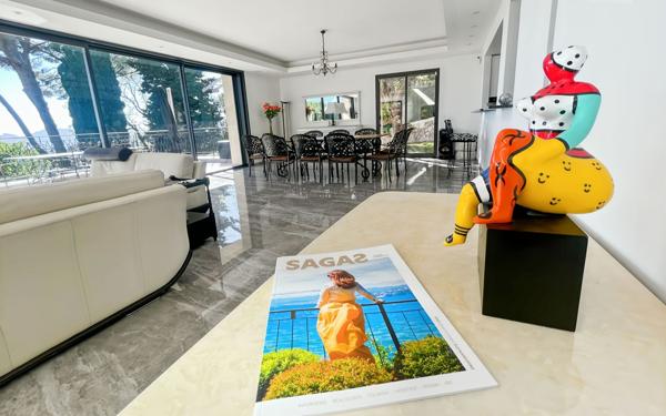 Maison à vendre    7 pièces • 372 m2 Mougins