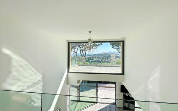 Maison à vendre    7 pièces • 372 m2 Mougins