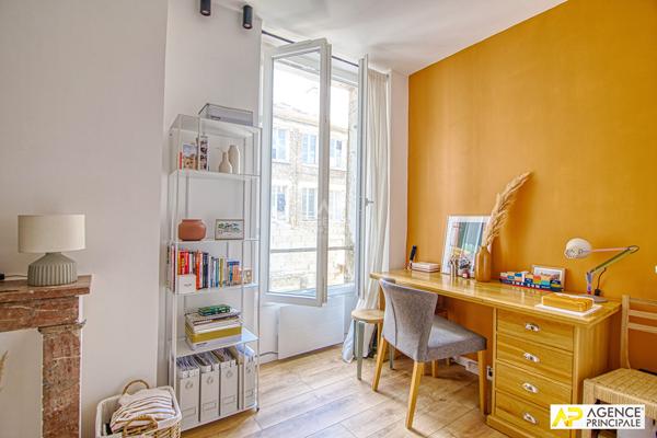 "Versailles Notre-Dame" Bel appartement 2 pièces 49.53 m² carrez situé au 1 er etage 385 000 € **  - Référence  28307