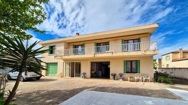 ROGNONAS - Maison traditionnelle 183 m2 avec appartement