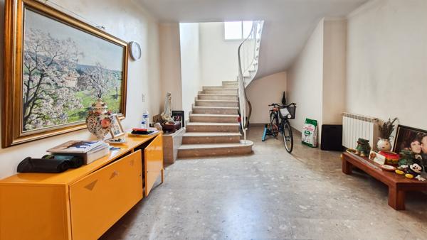 ROGNONAS - Maison traditionnelle 183 m2 avec appartement