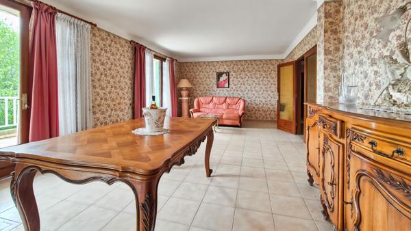 ROGNONAS - Maison traditionnelle 183 m2 avec appartement
