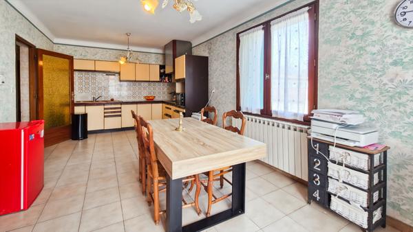 ROGNONAS - Maison traditionnelle 183 m2 avec appartement