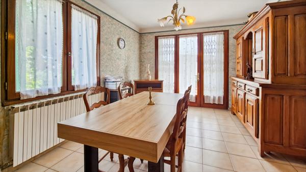 ROGNONAS - Maison traditionnelle 183 m2 avec appartement