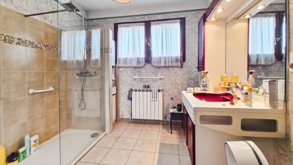 ROGNONAS - Maison traditionnelle 183 m2 avec appartement