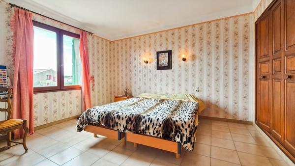 ROGNONAS - Maison traditionnelle 183 m2 avec appartement