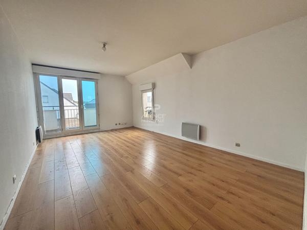 Appartement 2 pièces à vendre à Pontoise - Dernier étage avec balcon et parking 156 000 € **  - Référence  11299