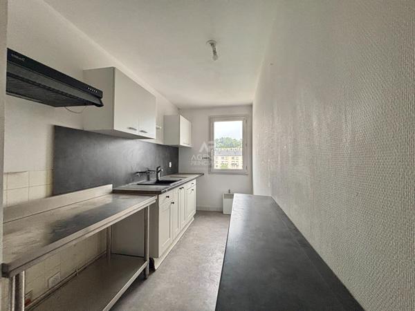 Appartement 2 pièces à vendre à Pontoise - Dernier étage avec balcon et parking 156 000 € **  - Référence  11299