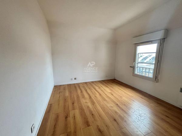 Appartement 2 pièces à vendre à Pontoise - Dernier étage avec balcon et parking 156 000 € **  - Référence  11299