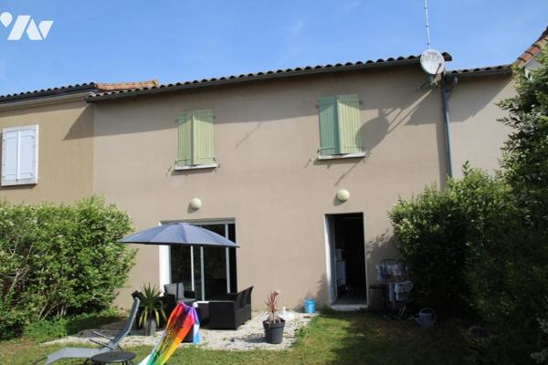 NEUVILLE DU POITOU, TRES AGREABLE PAVILLON DE TYPE 4 AVEC GARAGE ET JARDIN CLOS.