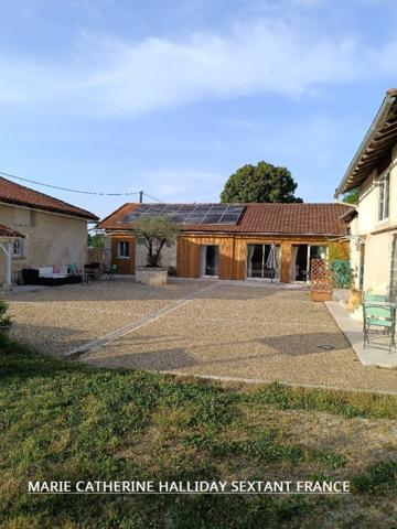 FERME RESTAUREE AVEC GOUT COMPRENANT 2 GITES SUR 6700 M2 DE TERRAIN 15 MN DE PERIGUEUX