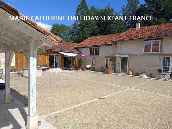 FERME RESTAUREE AVEC GOUT COMPRENANT 2 GITES SUR 6700 M2 DE TERRAIN 15 MN DE PERIGUEUX