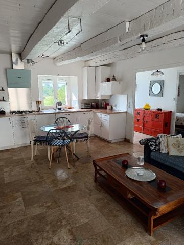 FERME RESTAUREE AVEC GOUT COMPRENANT 2 GITES SUR 6700 M2 DE TERRAIN 15 MN DE PERIGUEUX
