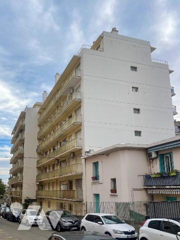 2346 - STUDIO A DEUX PAS DU PORT 