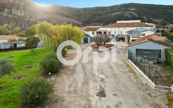 Maison à vendre    6 pièces •  Vallon-Pont-d'Arc