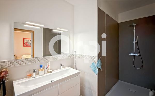 Maison à vendre    6 pièces •  Vallon-Pont-d'Arc