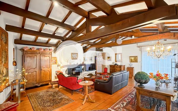 Maison à vendre    6 pièces •  Vallon-Pont-d'Arc