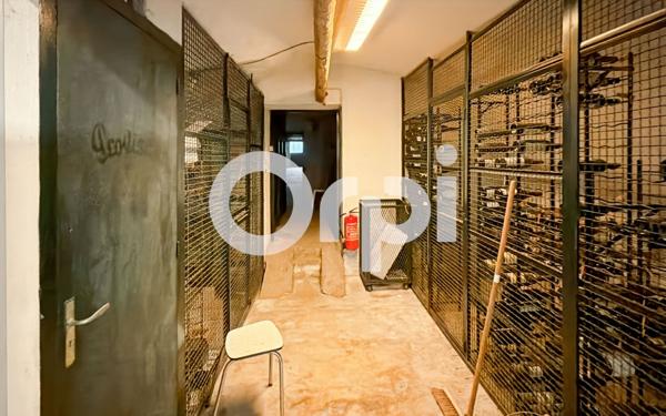 Maison à vendre    6 pièces •  Vallon-Pont-d'Arc