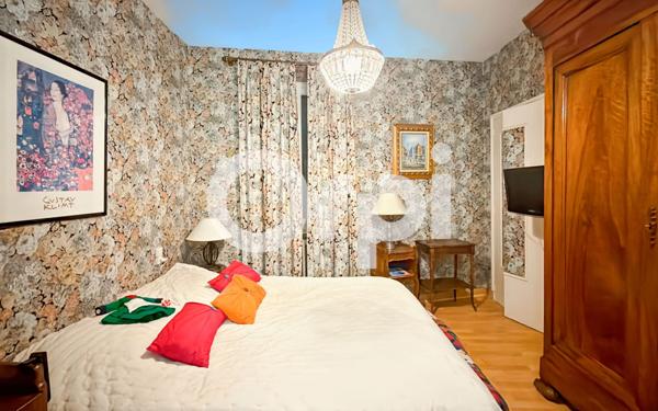 Maison à vendre    6 pièces •  Vallon-Pont-d'Arc