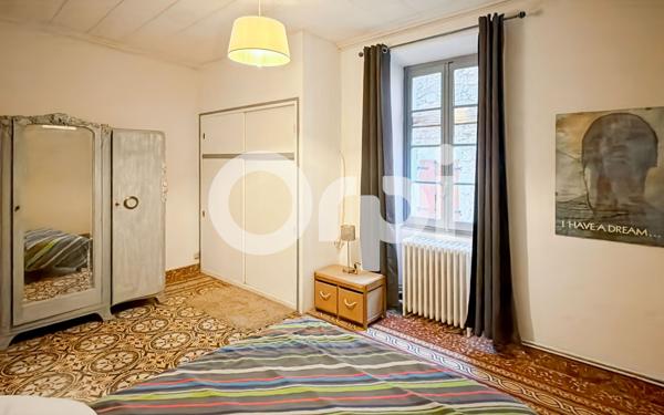 Maison à vendre    6 pièces •  Vallon-Pont-d'Arc