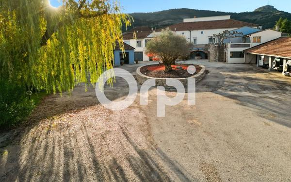 Maison à vendre    6 pièces •  Vallon-Pont-d'Arc