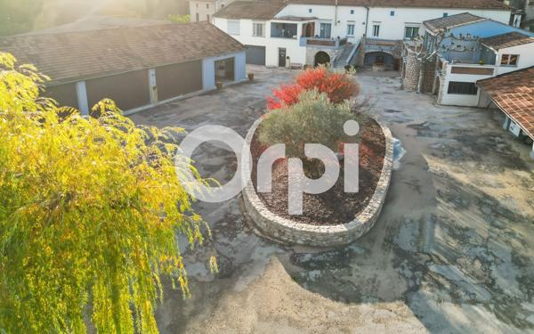 Maison à vendre    6 pièces •  Vallon-Pont-d'Arc