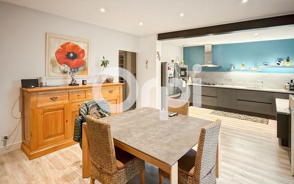 Maison à vendre    6 pièces •  Vallon-Pont-d'Arc