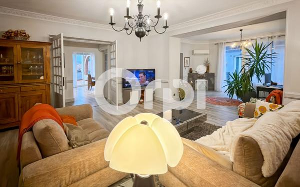 Maison à vendre    6 pièces •  Vallon-Pont-d'Arc