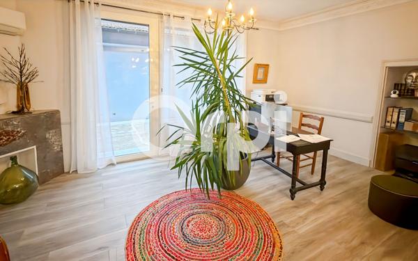 Maison à vendre    6 pièces •  Vallon-Pont-d'Arc