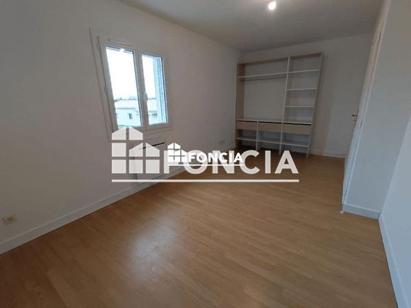 Location Appartement 3 pièces 57.17 m² - 15 BIS RUE DE SAUJON Le Chay 17600