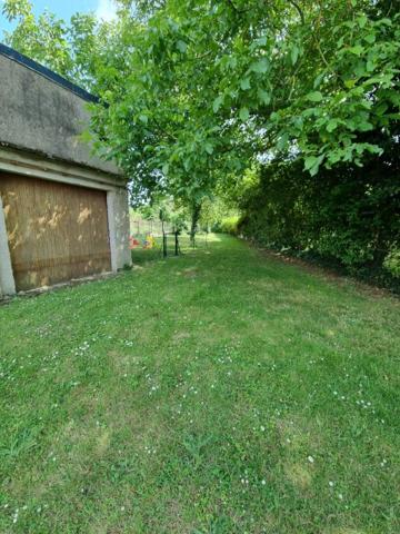 Garage, atelier de plus de 100 m²