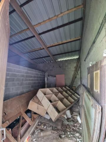 Garage, atelier de plus de 100 m²