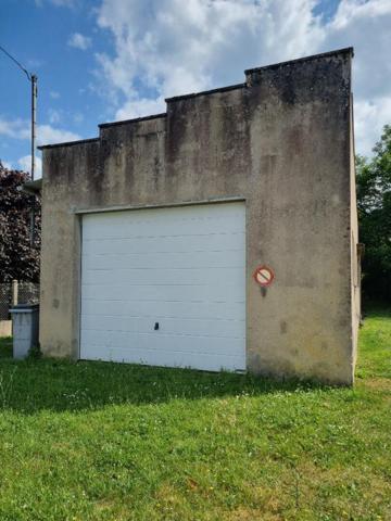 Garage, atelier de plus de 100 m²