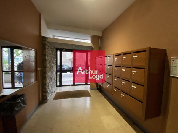 Vente bureaux à Grenoble avec stationnement et accès direct au sous sol