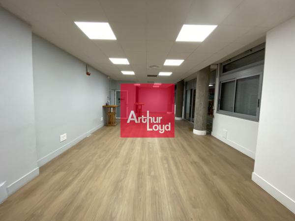 Vente bureaux à Grenoble avec stationnement et accès direct au sous sol