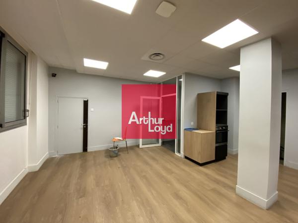 Vente bureaux à Grenoble avec stationnement et accès direct au sous sol