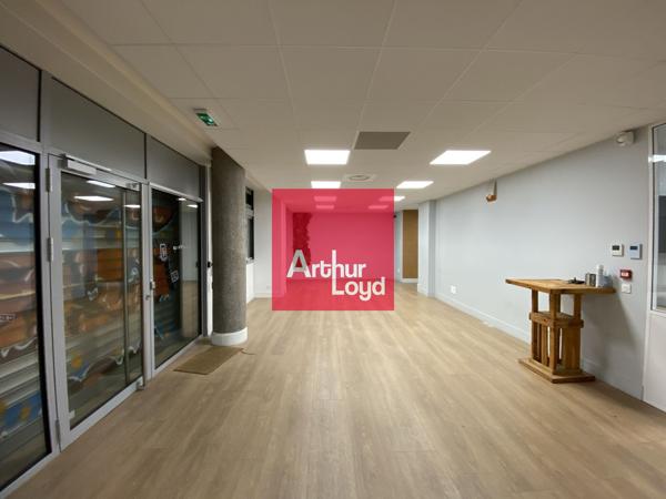 Vente bureaux à Grenoble avec stationnement et accès direct au sous sol
