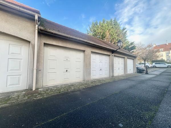 Montlhéry (91310) MONTLHERY CENTRE-VILLE - APPARTEMENT DE TYPE F4 - 87 M2 - BALCONS ET BOX