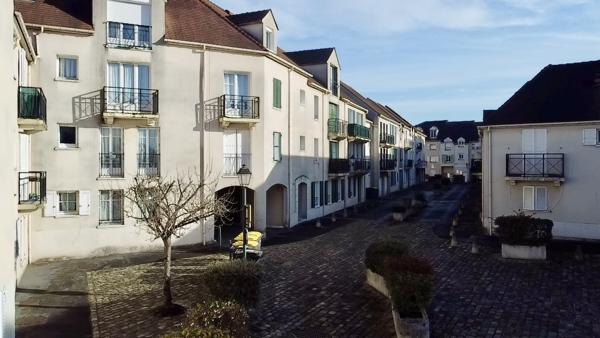 Montlhéry (91310) MONTLHERY CENTRE-VILLE - APPARTEMENT DE TYPE F4 - 87 M2 - BALCONS ET BOX
