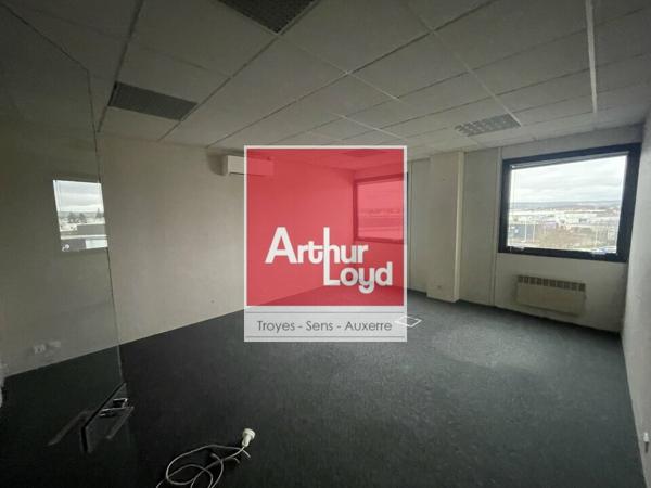 Sens - Bureaux lumineux modulables à vendre – Accessibilité idéale et stationnements sur site