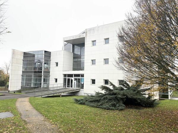 IMMEUBLE DE BUREAUX D'EXCEPTION À VENDRE DANS LA ZONE LA PLUS STRATÉGIQUE DE NIORT