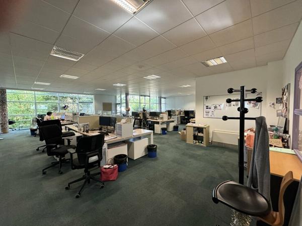 IMMEUBLE DE BUREAUX D'EXCEPTION À VENDRE DANS LA ZONE LA PLUS STRATÉGIQUE DE NIORT