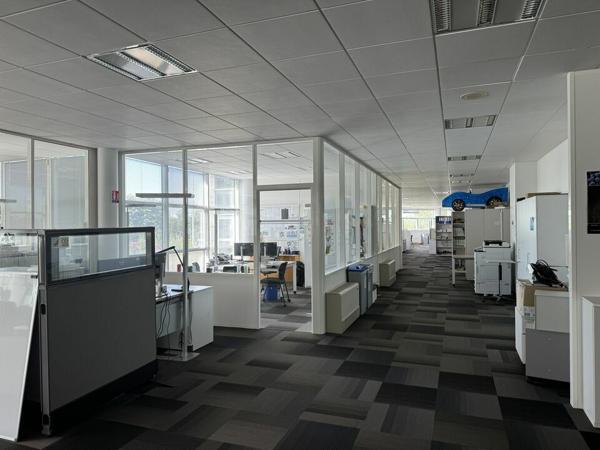 IMMEUBLE DE BUREAUX D'EXCEPTION À VENDRE DANS LA ZONE LA PLUS STRATÉGIQUE DE NIORT