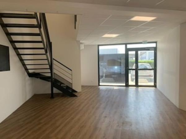 Bureaux à louer à Avignon ZI Fontcouverte avec parking et visibilité commerciale