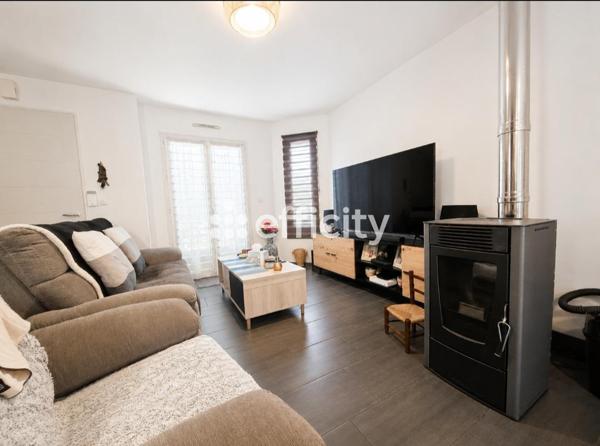 Maison
         3 pièces
        - 66 m² 252 000 € *