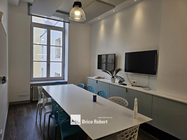Location bureaux lumineux avec parking au cœur de Lyon 6ème