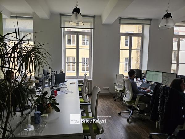 Location bureaux lumineux avec parking au cœur de Lyon 6ème